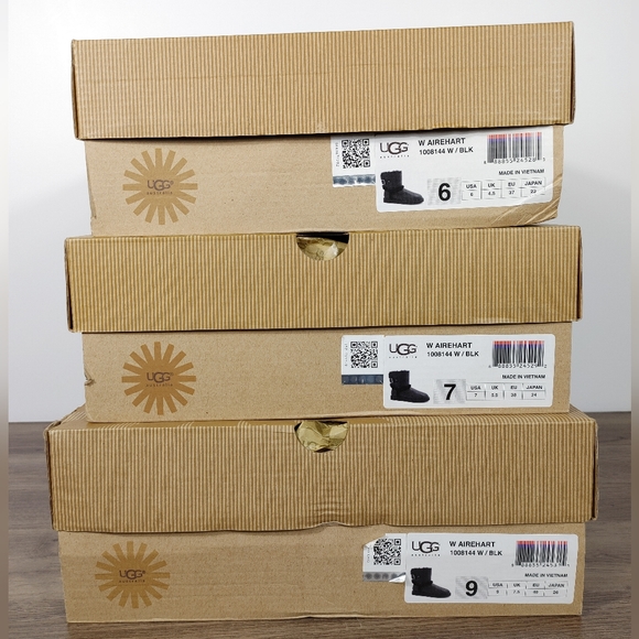 Brand New Women's UGG Australia Airehart Black Boots - Picture 10 of 10
